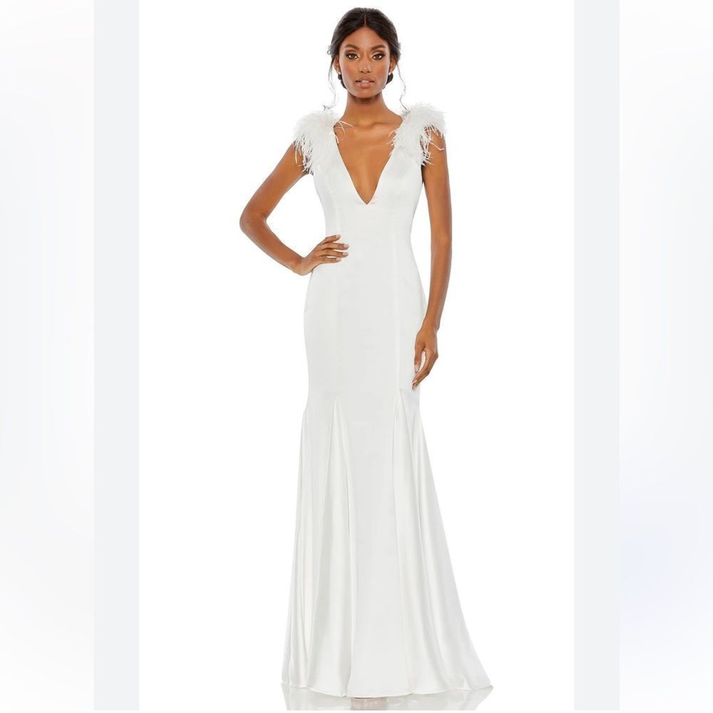 Mac Duggal Feather Shoulder V Neck Sleeveless Gown Nwt 68137